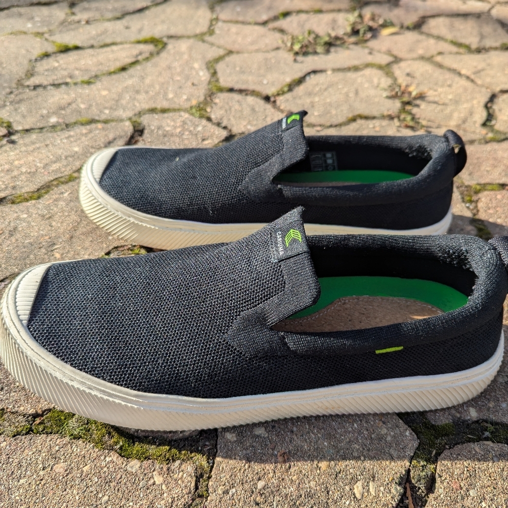 Cariuma IBI Slip On Black Knit Sneaker